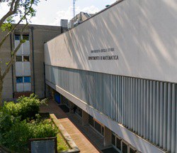 Il Dipartimento di Matematica e Informatica a 40 anni dalla sua istituzione Il Dipartimento di Matematica e Informatica a 40 anni dalla sua istituzione